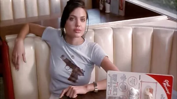 Мила білява пустуха накинулася на член секс із сестрою коханого.