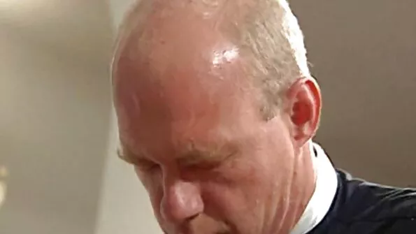 Струнка соска накинулася на фалос і почала його секс сестрою смоктати.