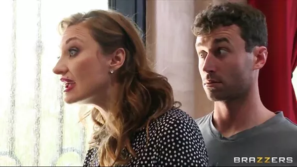 Чика припала ротом до пеніса порно з сестрами і активно посмоктала.