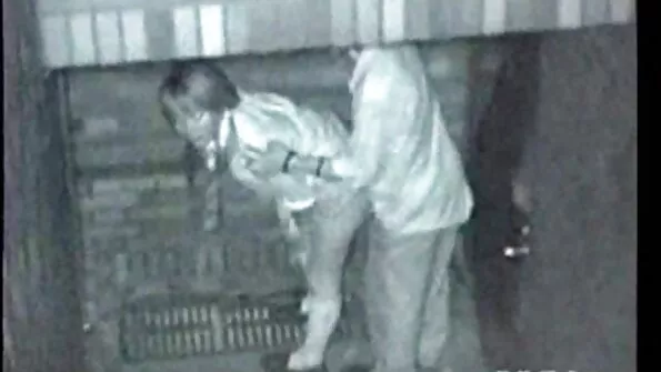 Щоб роздратувати теличку вставив палець секс с сестрою у кицьку.