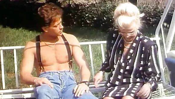 Дорослий мужик попрацював над волохатим секс з сестрою піхвою чики.