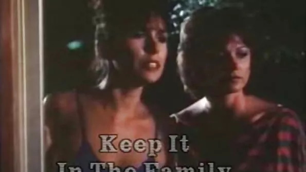 Гаряча жінка проводить співбесіду sestra porno з чоловіком.