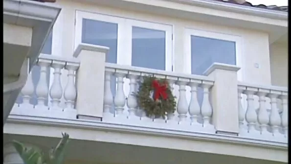 Машка розкинула рогатку і впустила секс брат і сестра член.