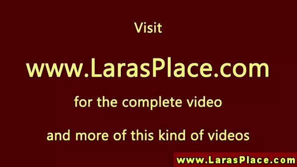 Красуні насолоджуються довгим членом і пристрасно sestra porno його смокчуть.