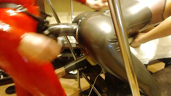 Хуй секс с сестрою світловолоса приголубила ротом ніжним.