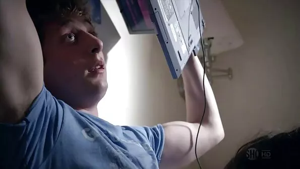 Жінка в тілі пхає брат і сестра секс у собі червоний самотик.