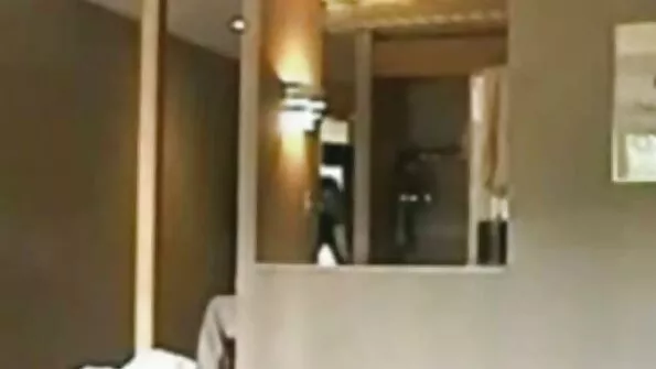 Лизнув перед проникненням у порно сестра з братом класну щілину