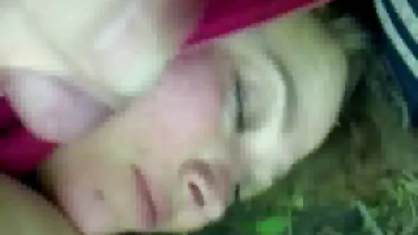 Молодий донжуан трахкає блондинку ззаду і порно сестра з братом задовольняє її сповна.