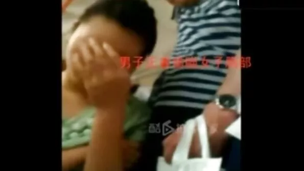 М'язистий хлопець заливає в пілотку порно брата и сестри спермак.