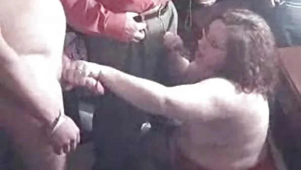 Гарненька відео секс брат і сестра краля тискає пизду вібратором.