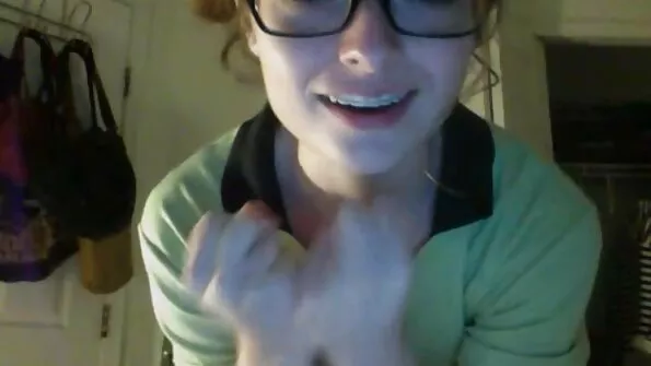 Молода виїбана чорним секс с сестрою членом у хмарочосі.