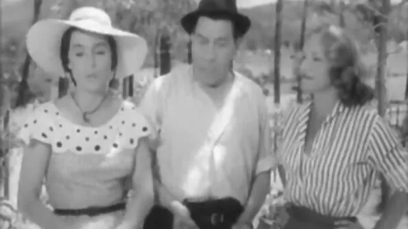 Своїм милим ротом секс брат і сестра красуня посмоктала хуй.