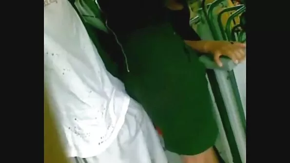 Трахкає дівчину з кісками в чуттєву секс сестрою лужок.