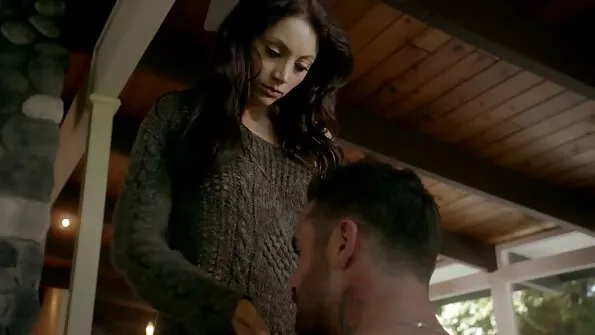 Європейка на порно сестри члені досвідченого чоловіка скаче.