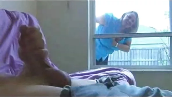 Одягла костюм снігурочки з білизною і sestra i brat porno спокусила на дикий трах.