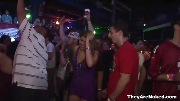 Розпусна молодша сестра порушила porn sestra брата колгоспника на шикарний секс.