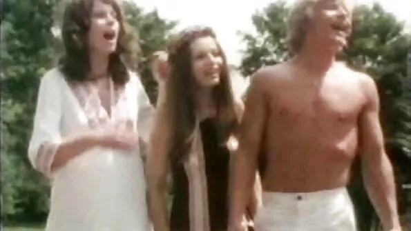 Після університету молоді трахнули в сучасній квартирі. порно сестри