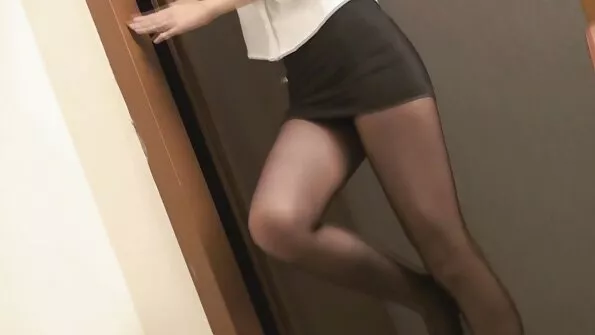 Збуджена худа великим дилдо себе довбає. порно сестри