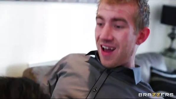 Гаряча куртка тренується на porn sestra члені хлопця.