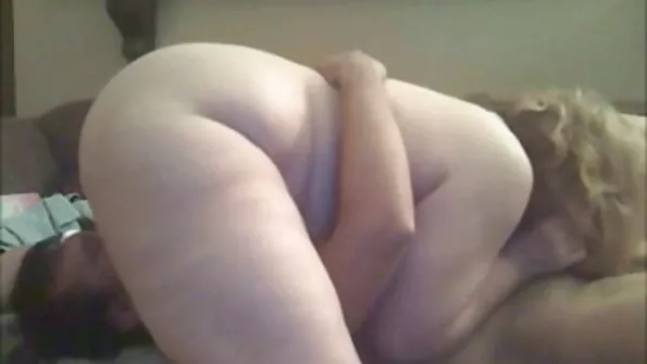 Чоловік порушив smotret porno brat i sestra російську подругу вібратором і трахнув її.