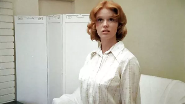 Примостився на ліжку і розчепірив porno seks brat i sestra ніжки брюнетки.