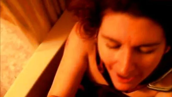 Смачно бере порно сестри і брата в рот і закочує очі.