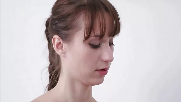 Вирішуючи сходити ліворуч телиця трахкає з відео секс брат і сестра другом хлопця.