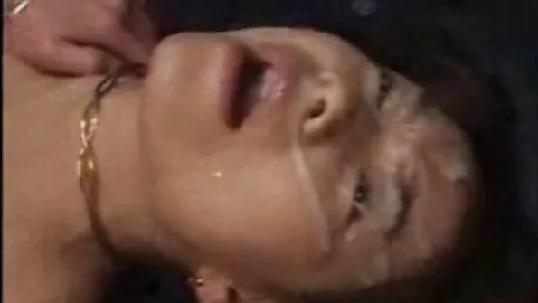 Нестримний на стільці секс він надав гарячій білявці. sestra porno